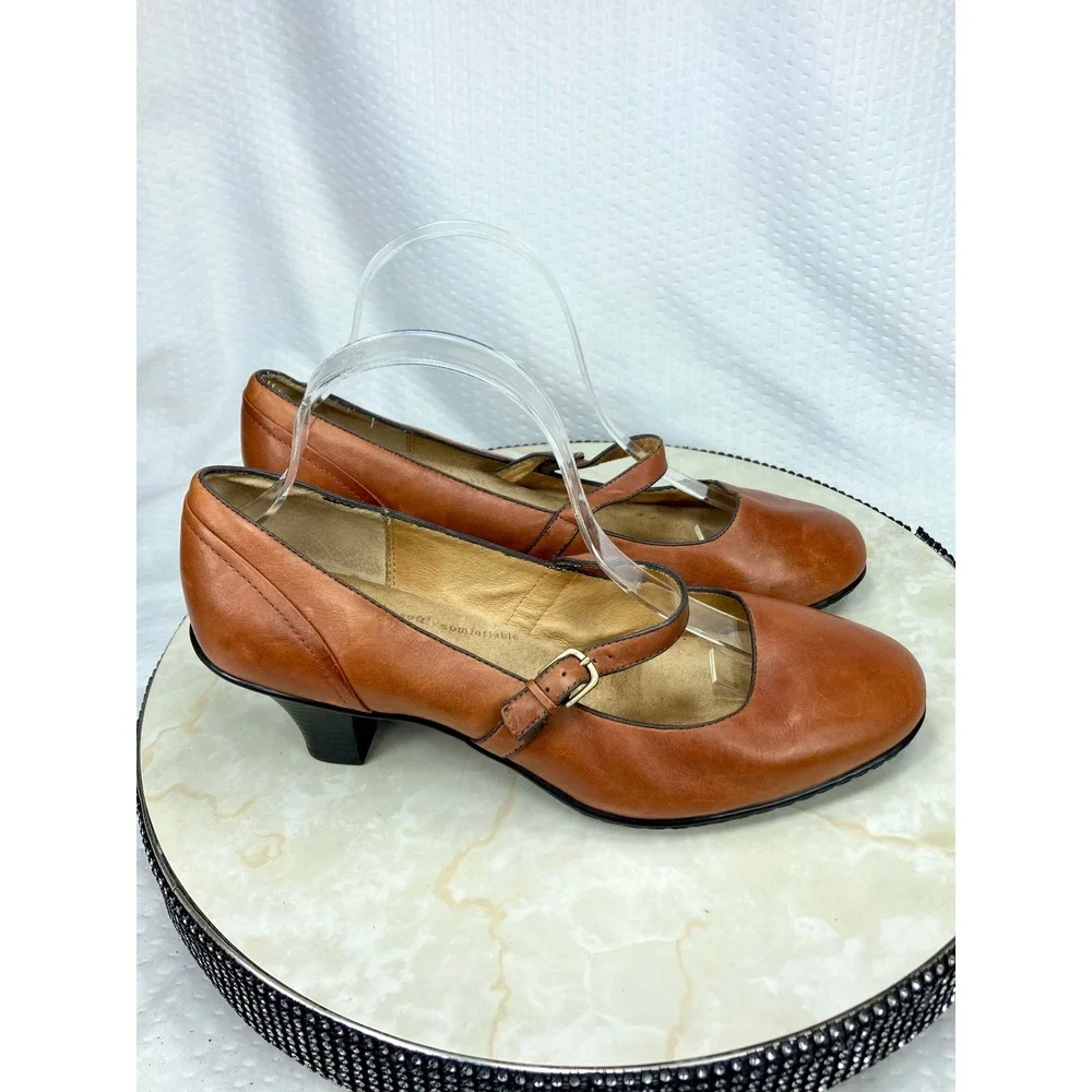 Softspots Leather Mary Jane Kitten Heel Pumps Womens 9.5WW Brown Office Academia